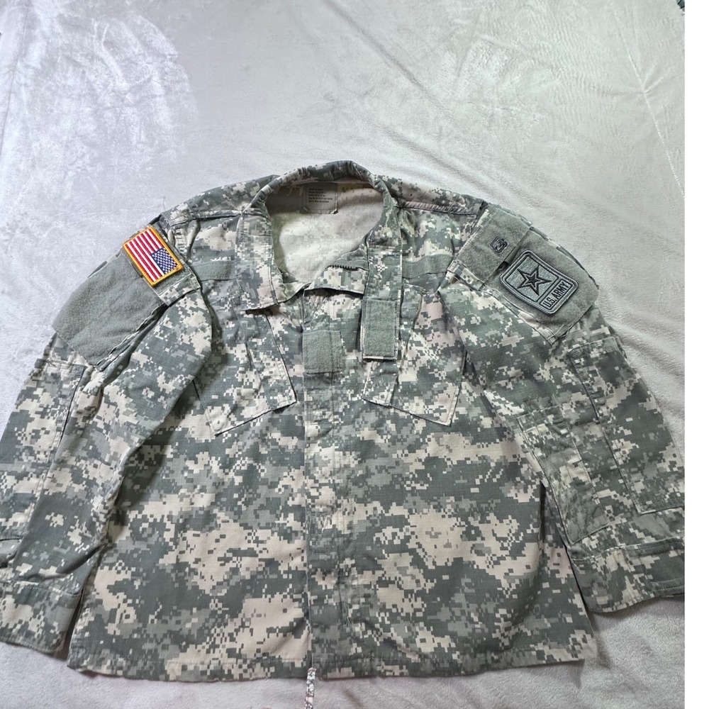 US Army ACU Digital Camo Combat Uniform Jacket Small XX-Short 8415-01-527-8499